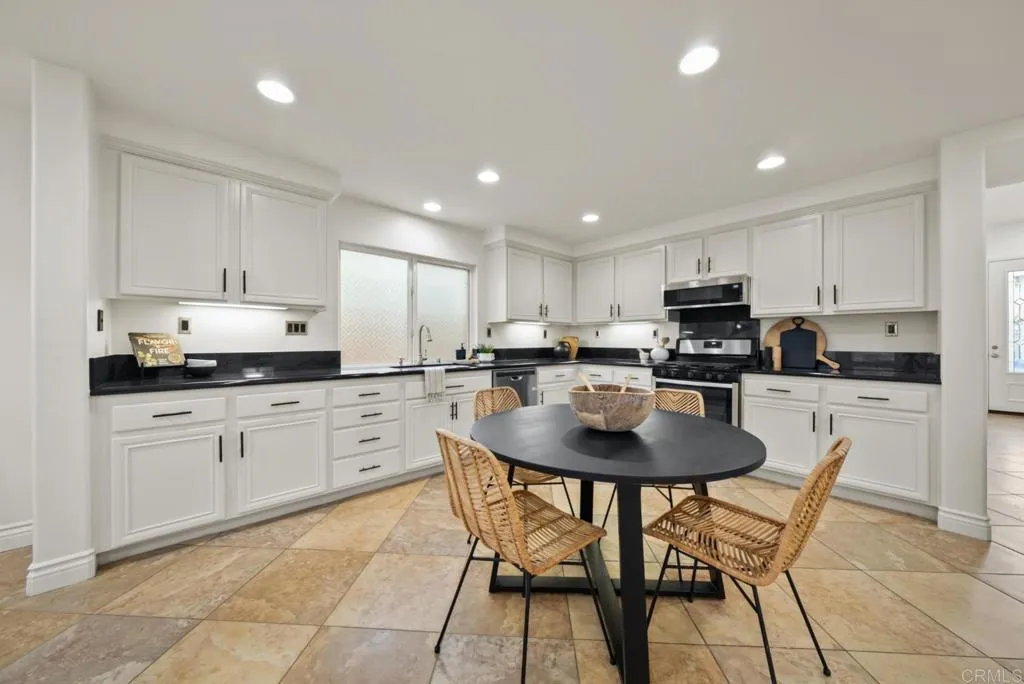 https://cdn.realtyfeed.com/cdn/127/306741060/0fe04e51893333fc795e9a0c094e072f.webp