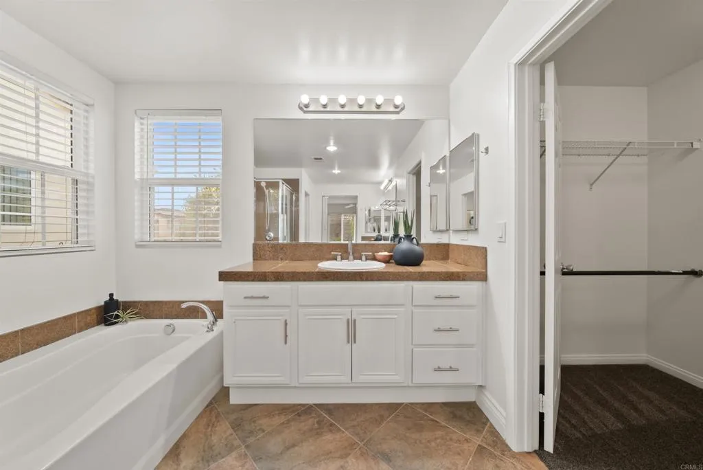 https://cdn.realtyfeed.com/cdn/127/306741060/3894a64176aa39bd5b8ec2aa658f4fac.webp