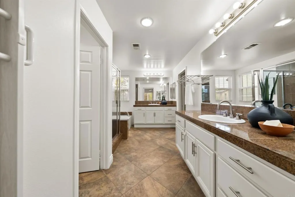 https://cdn.realtyfeed.com/cdn/127/306741060/4a3efb8d0582c74d9e443af893992efc.webp
