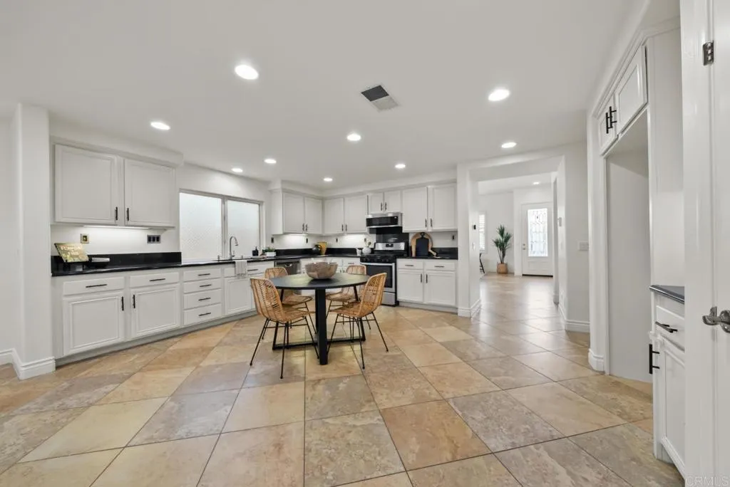 https://cdn.realtyfeed.com/cdn/127/306741060/e7ef37e535ab0f49f0d48d4bbf82a6d2.webp