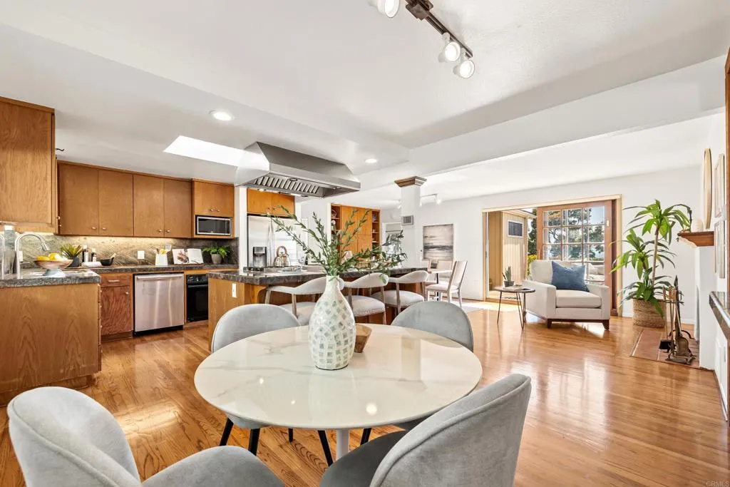 https://cdn.realtyfeed.com/cdn/127/306741067/4efe492d70b433dac3cd13df76cfa445.webp