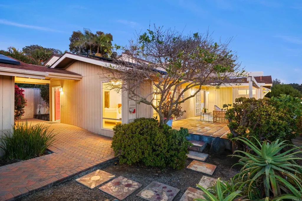 https://cdn.realtyfeed.com/cdn/127/306741067/72d4bcc70c614a7053a2ea855b6c6579.webp