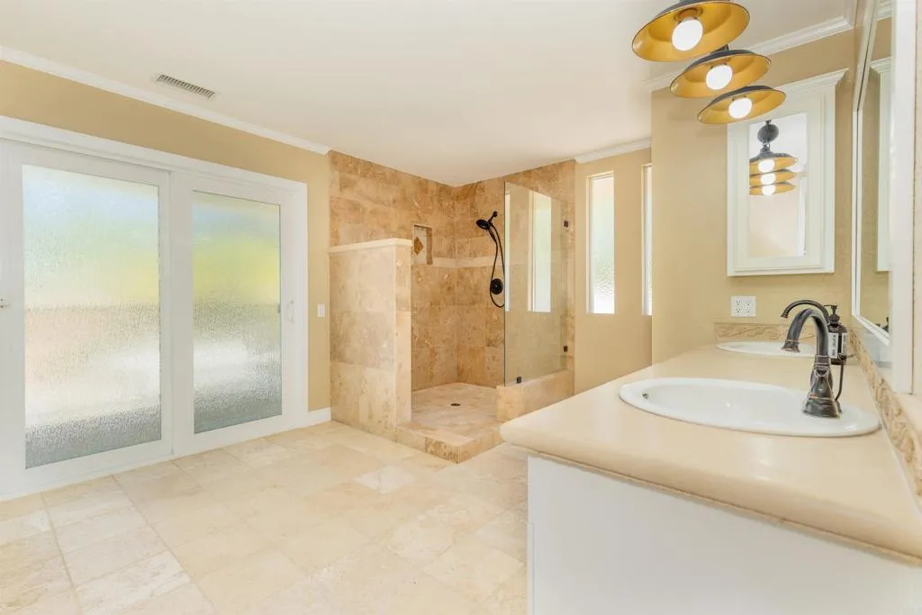 https://cdn.realtyfeed.com/cdn/127/306741103/d871c256ee7a09e73559cb4dbfd8060d.webp