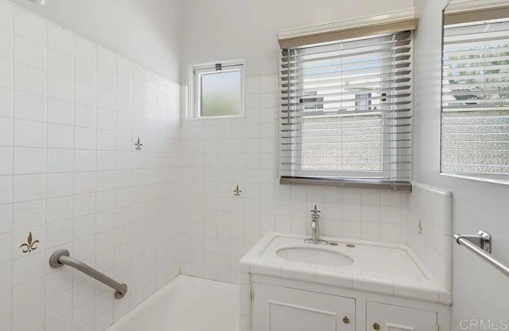 https://cdn.realtyfeed.com/cdn/127/306741104/100f09bc051ca04b52e258eb7d1cbe01.webp