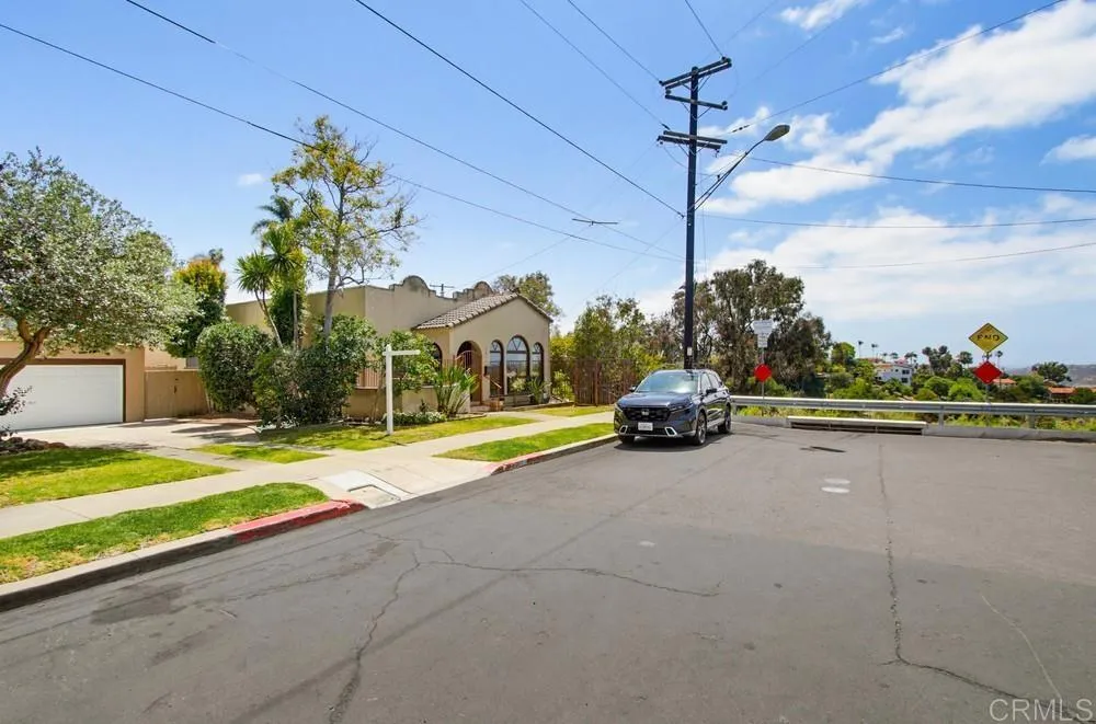 https://cdn.realtyfeed.com/cdn/127/306741104/52cf5b8ad0bd1f4cba9f5c06a65a4d99.webp