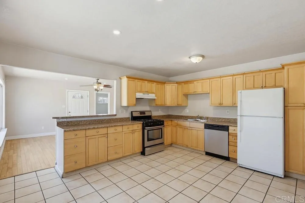 https://cdn.realtyfeed.com/cdn/127/306741160/91b9a1cb93fe993cb4dc22b3a7f8cbe6.webp