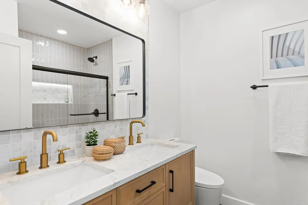https://cdn.realtyfeed.com/cdn/127/306741173/bf96ee58bf704f4c40bf37447ba590d1.webp