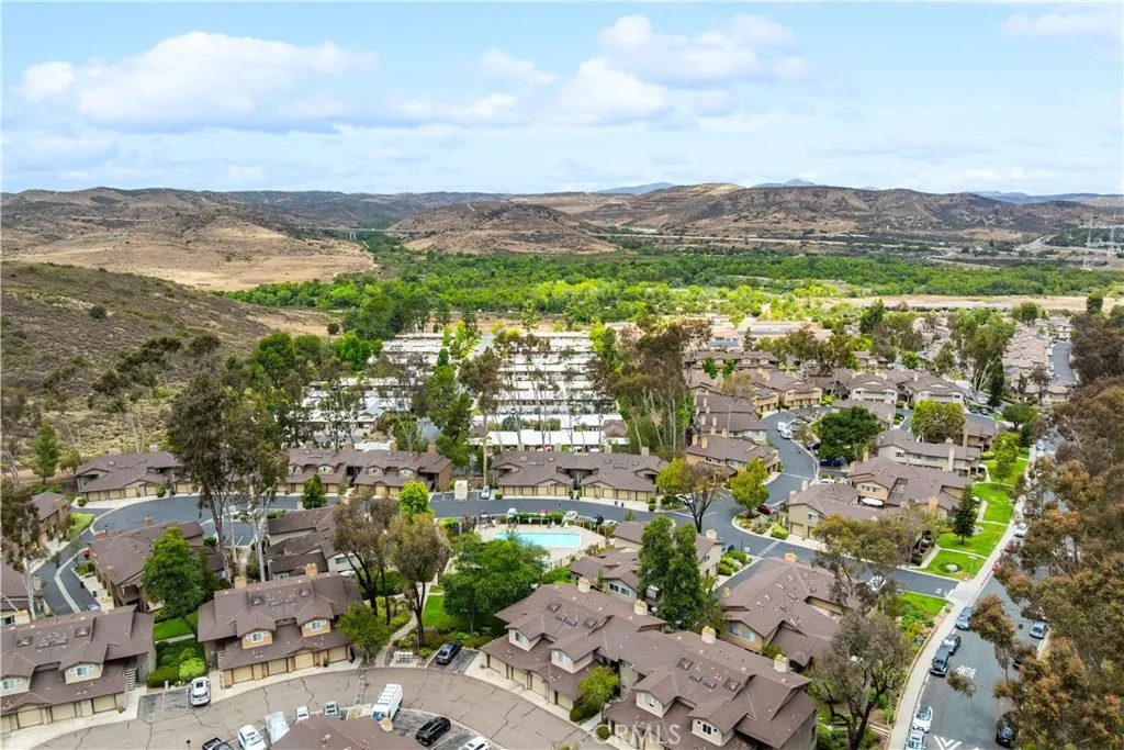 https://cdn.realtyfeed.com/cdn/127/306741186/9e66f24d9cb4c2489b38da50149412b8.webp