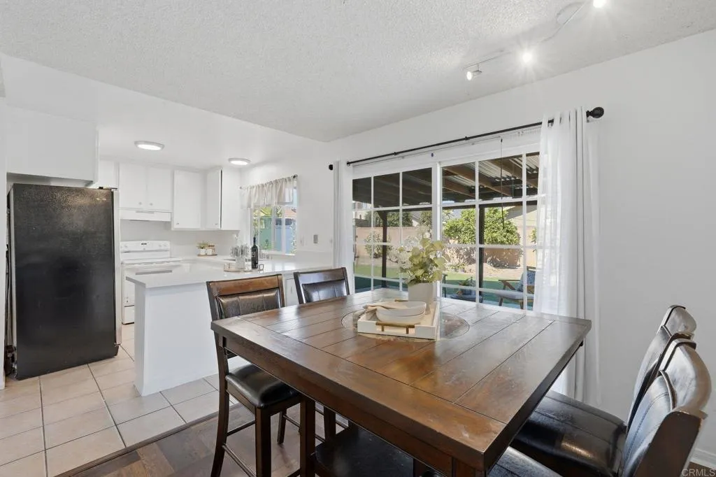 https://cdn.realtyfeed.com/cdn/127/306741219/2e8ee5c3c9efee85148df59f8d228a38.webp