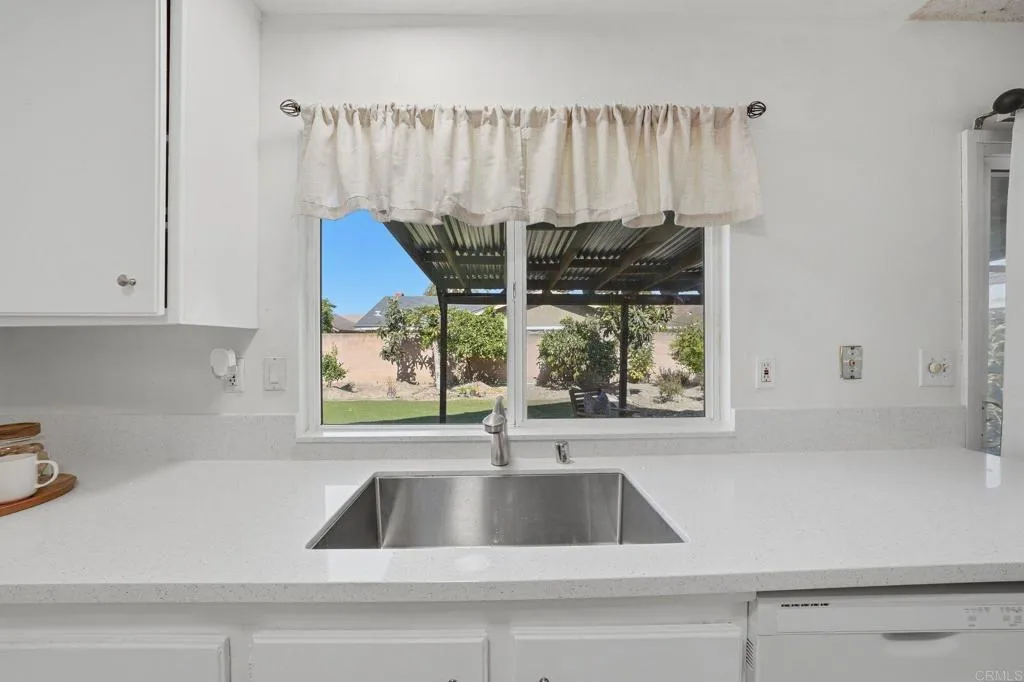 https://cdn.realtyfeed.com/cdn/127/306741219/8b580a605197fae8a2db4a51656e2683.webp