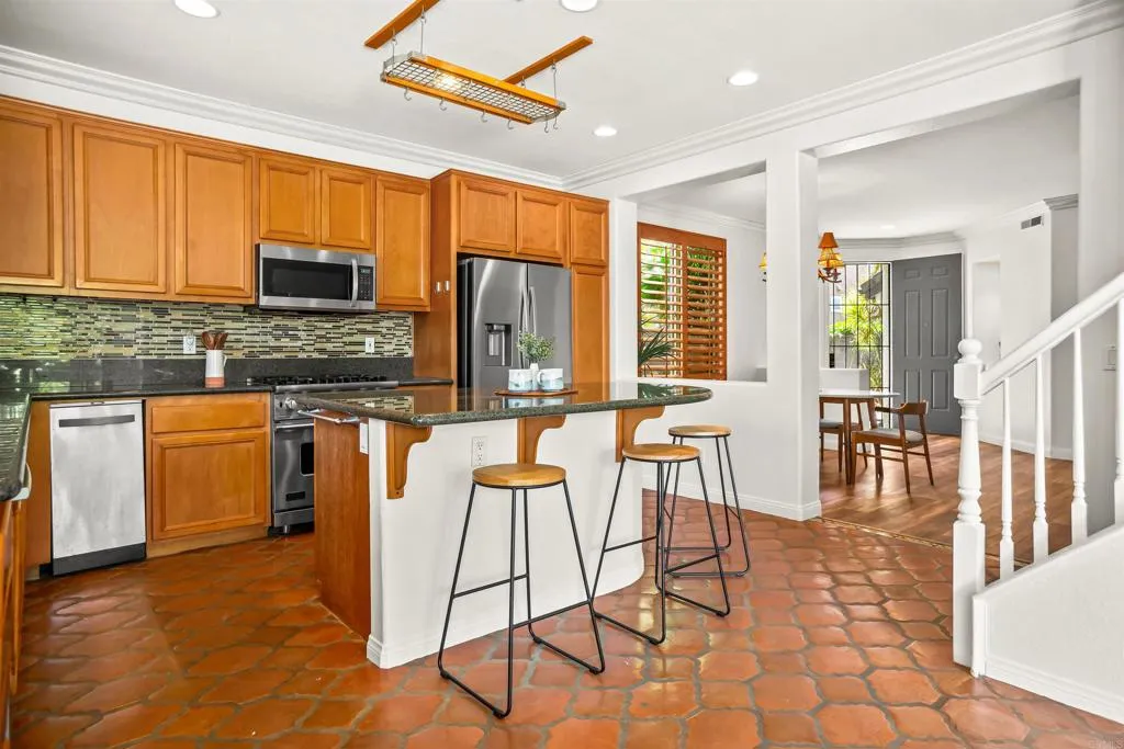 https://cdn.realtyfeed.com/cdn/127/306741224/2c68bcf2344c5a18f7855bb2acc23101.webp