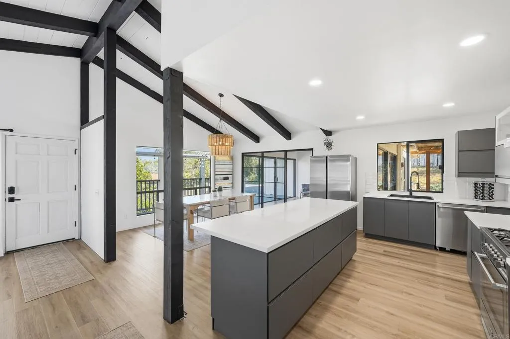 https://cdn.realtyfeed.com/cdn/127/306741349/ae795e86d1bef648cbc56e58edf2efef.webp