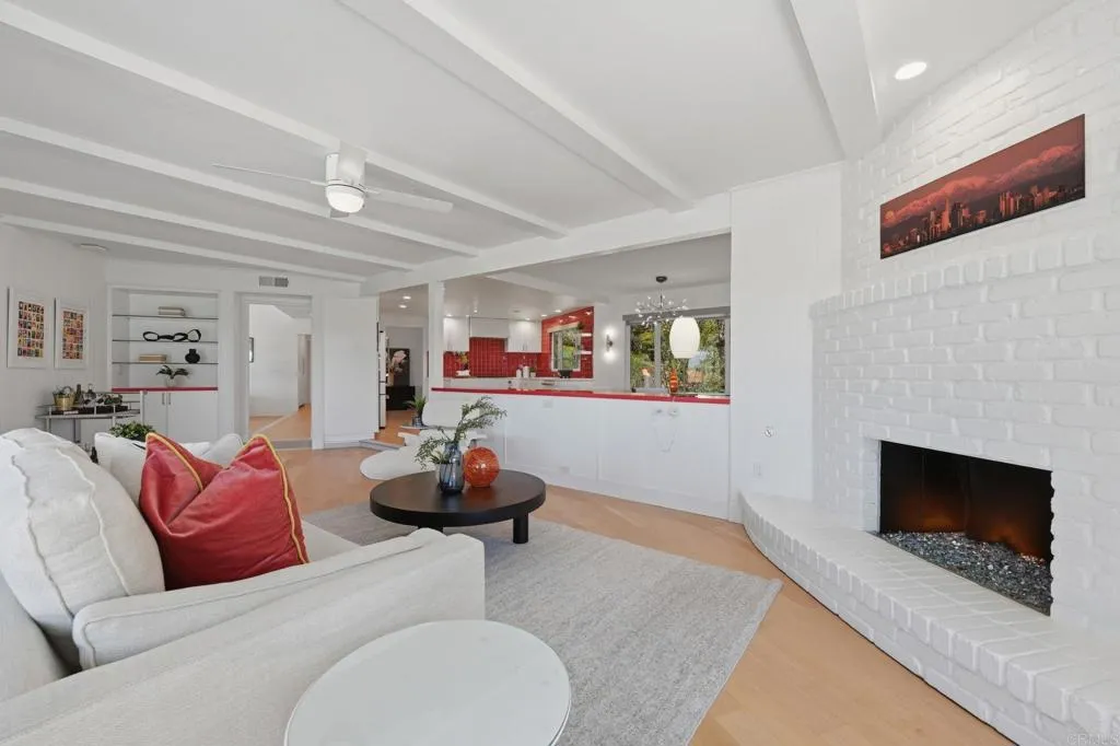 https://cdn.realtyfeed.com/cdn/127/306741354/03722eb8477b1db534fb9381cbbe9f79.webp