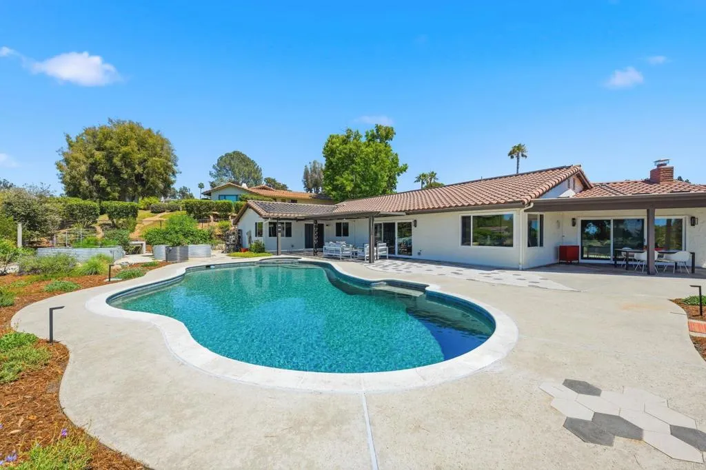 https://cdn.realtyfeed.com/cdn/127/306741354/22bea4ba39c3cec193c9b9e446ea0b7f.webp