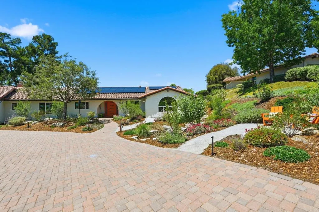 https://cdn.realtyfeed.com/cdn/127/306741354/266bc6bf8fb00ef1d4445edcec4ab8f8.webp