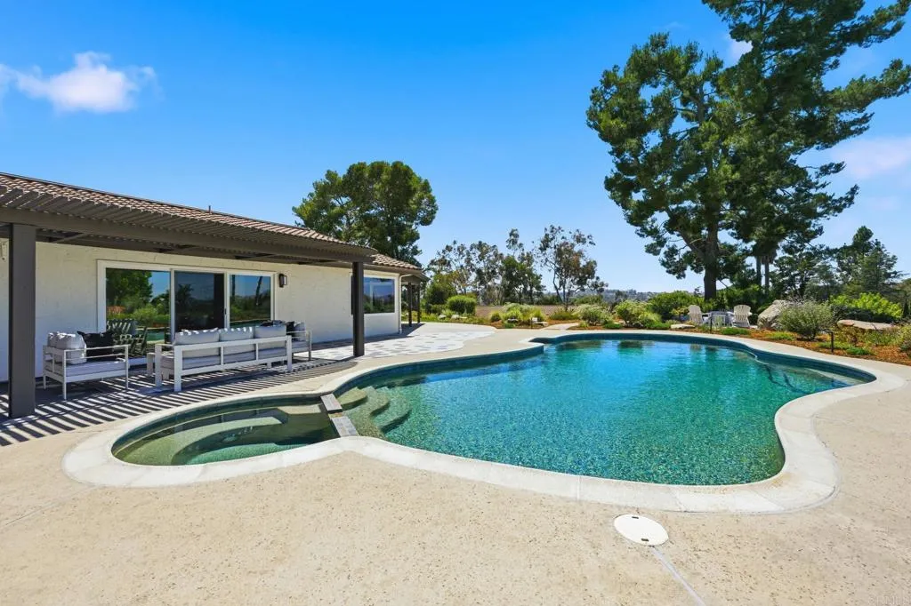 https://cdn.realtyfeed.com/cdn/127/306741354/489c6d7859eeff0d2651807afa79c6ac.webp