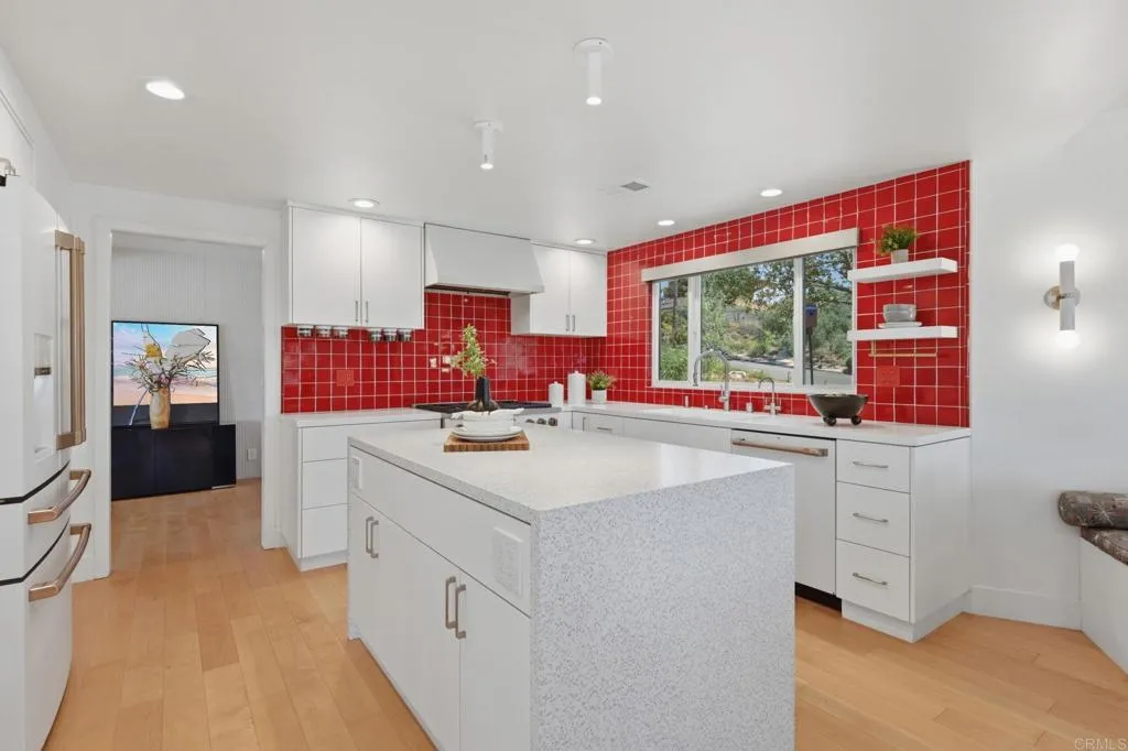 https://cdn.realtyfeed.com/cdn/127/306741354/4c9acaa8c210209c1552591e926fc4c1.webp