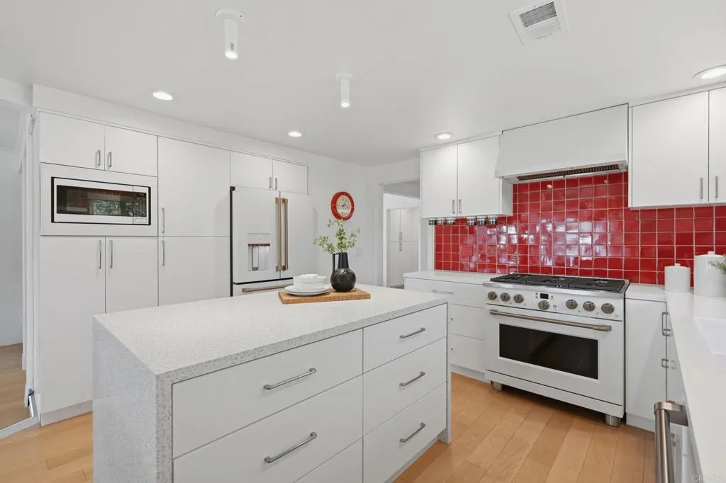 https://cdn.realtyfeed.com/cdn/127/306741354/4f38394a771988350c9ff7a72ac1975e.webp