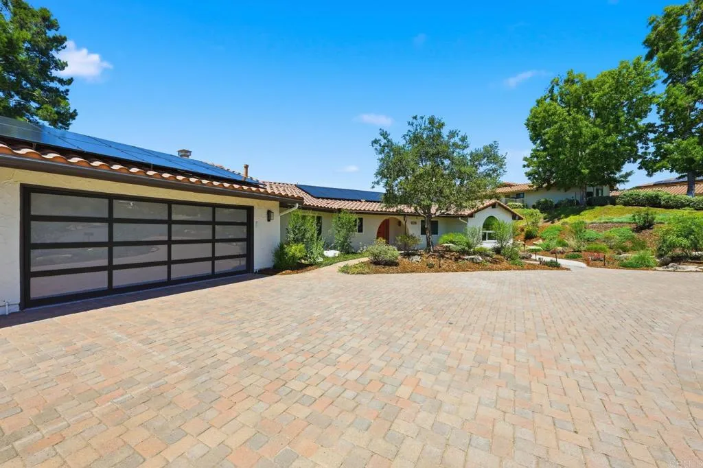 https://cdn.realtyfeed.com/cdn/127/306741354/a83c015a23603e538b6ca1fa745b347b.webp