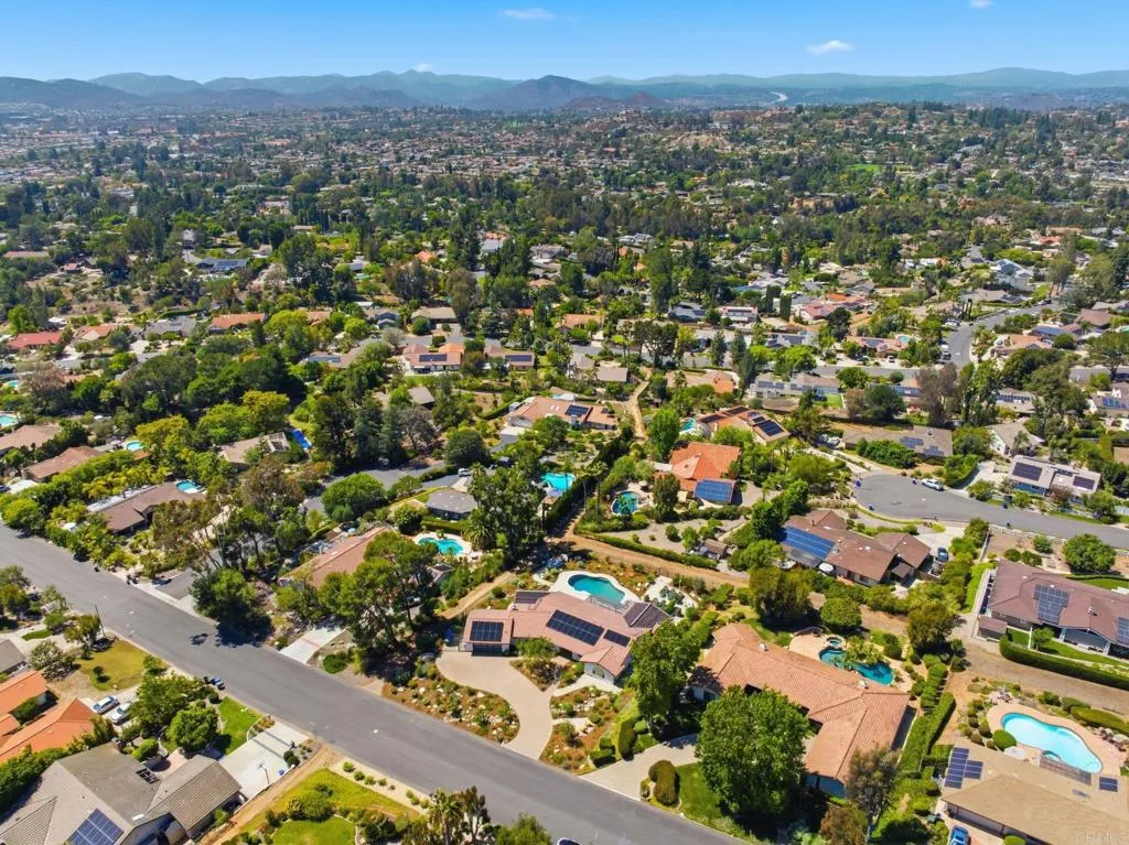 https://cdn.realtyfeed.com/cdn/127/306741354/e8a73aa401421513f490f7c77944b3ba.webp