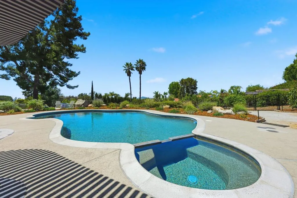https://cdn.realtyfeed.com/cdn/127/306741354/f9ada9c738181e99ef93b4d278a73391.webp