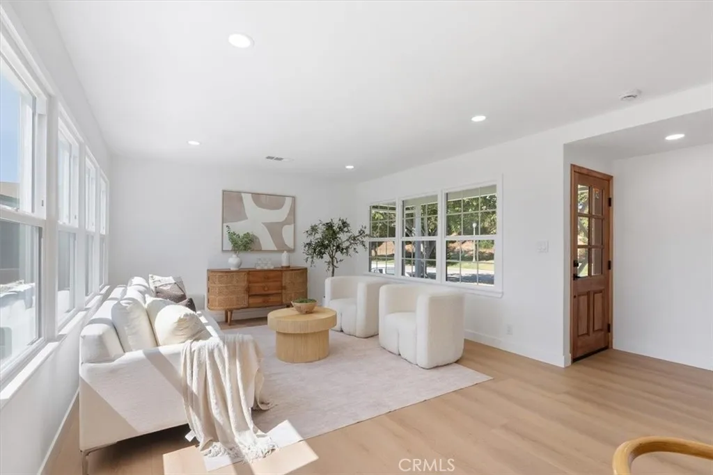 Hawthorne, CA 90250