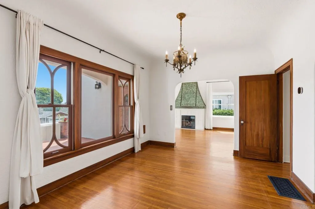 https://cdn.realtyfeed.com/cdn/127/306741396/046a16b16daa25a5efe37df3d1779d49.webp
