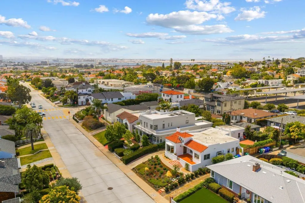 https://cdn.realtyfeed.com/cdn/127/306741396/79b2048d51f311352a36b00a821a8f8c.webp