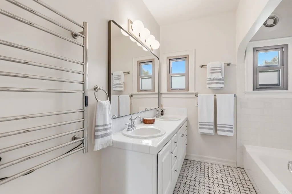 https://cdn.realtyfeed.com/cdn/127/306741396/8e9b5880aef7f12f5cbd858325a96ee1.webp