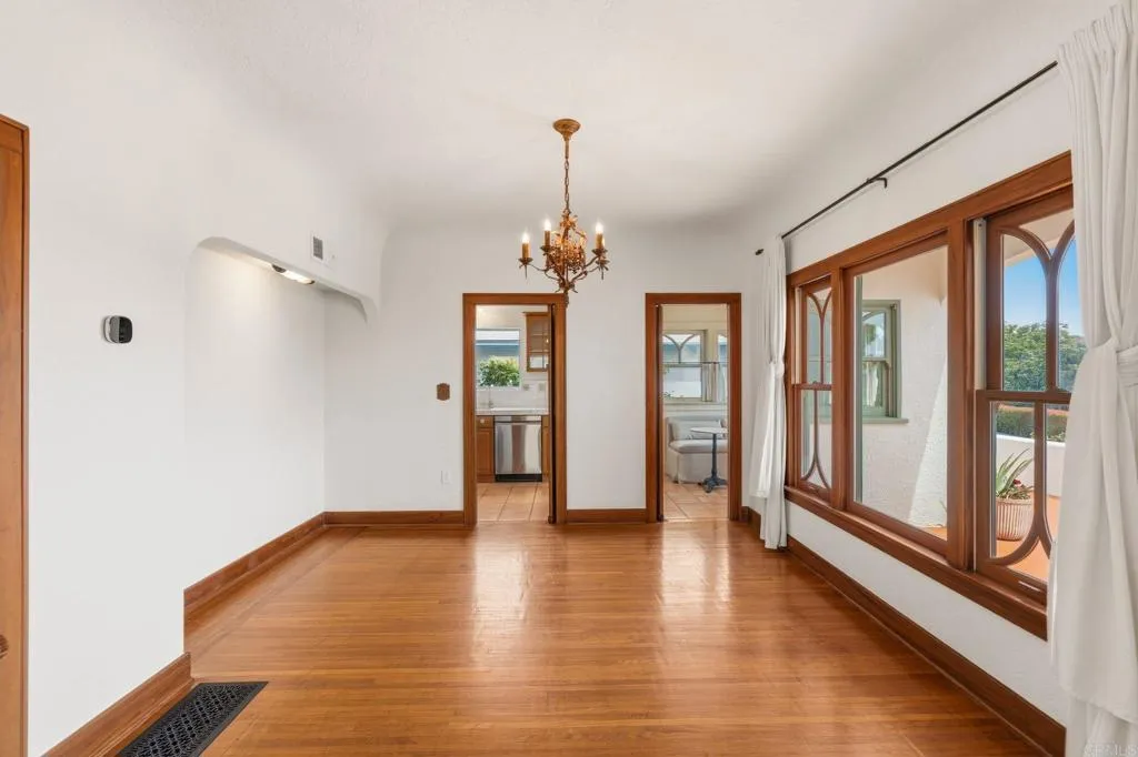 https://cdn.realtyfeed.com/cdn/127/306741396/cb11f0ec94432f7d5ffe5436fc00f920.webp