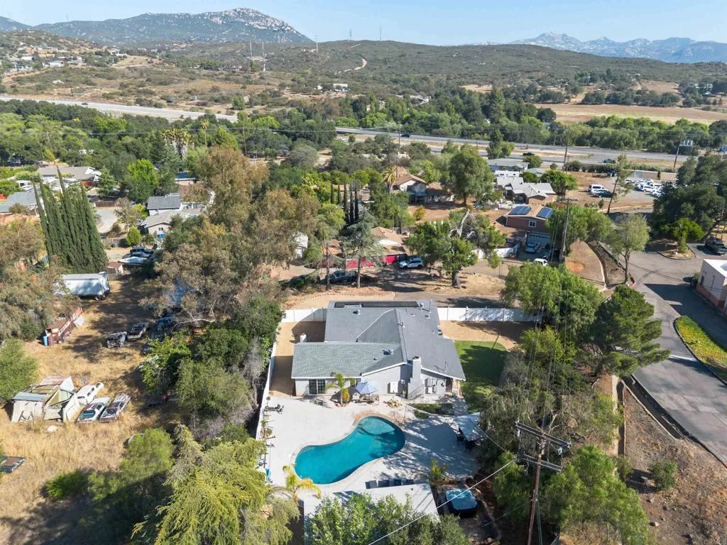 https://cdn.realtyfeed.com/cdn/127/306741458/870723fa016a9a9904157687705c0cc5.webp