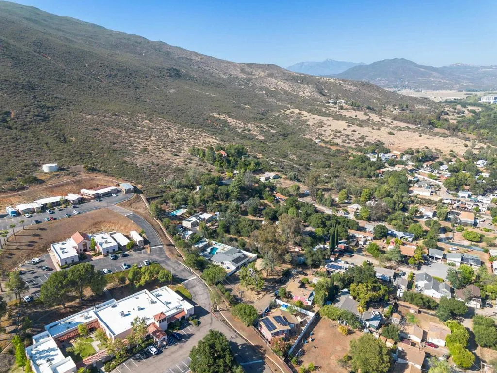 https://cdn.realtyfeed.com/cdn/127/306741458/94d1085b9f1e59e95a15fc95ddddc7ba.webp