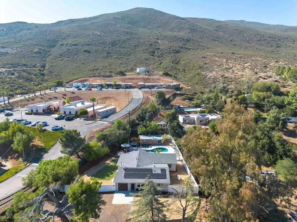 https://cdn.realtyfeed.com/cdn/127/306741458/a8792b9212acf0ecd51ff056966ea959.webp