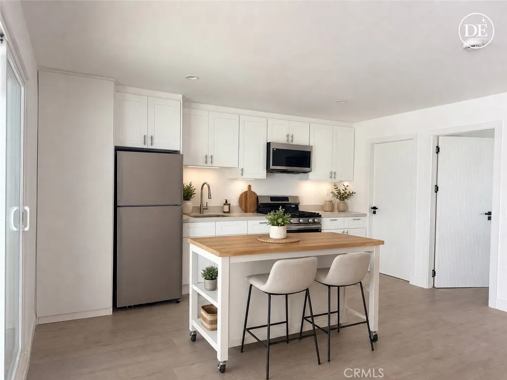 West Hills, CA 91307