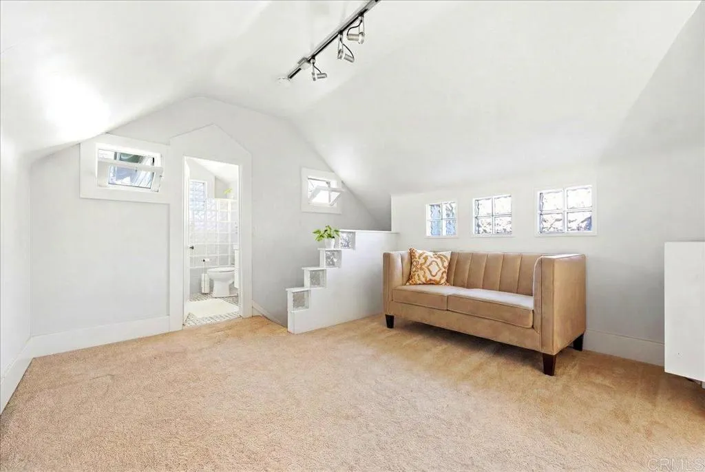https://cdn.realtyfeed.com/cdn/127/306741543/551301a53c876e4c1a09401829acc411.webp