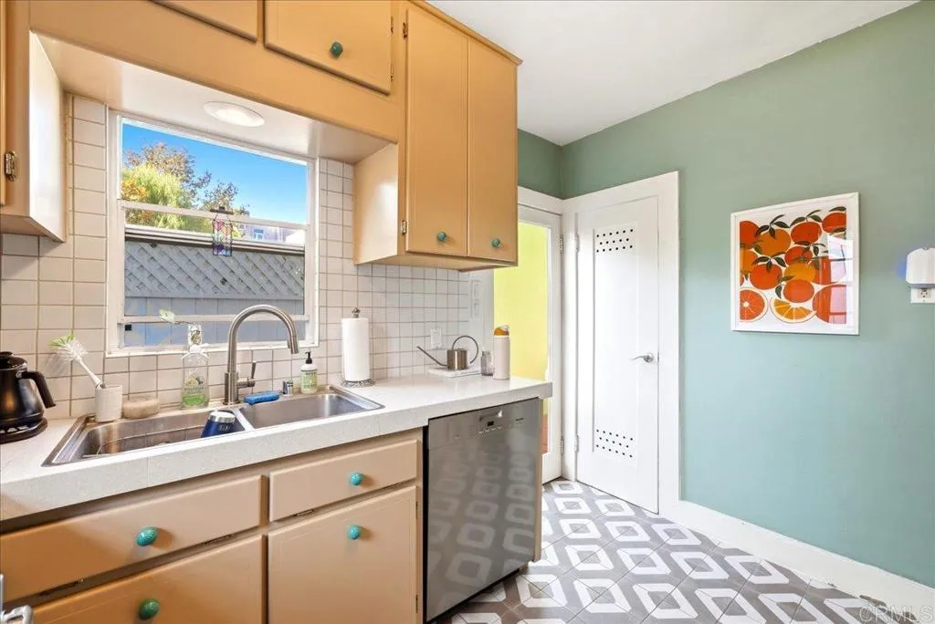 https://cdn.realtyfeed.com/cdn/127/306741543/b851670de72d9d8a9abd909ead6a535d.webp