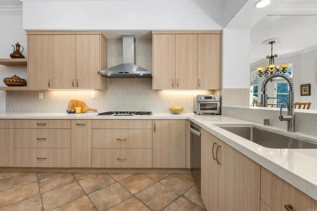 https://cdn.realtyfeed.com/cdn/127/306741587/2f6ba3cca392017ed6e1b1b4ec664d69.webp