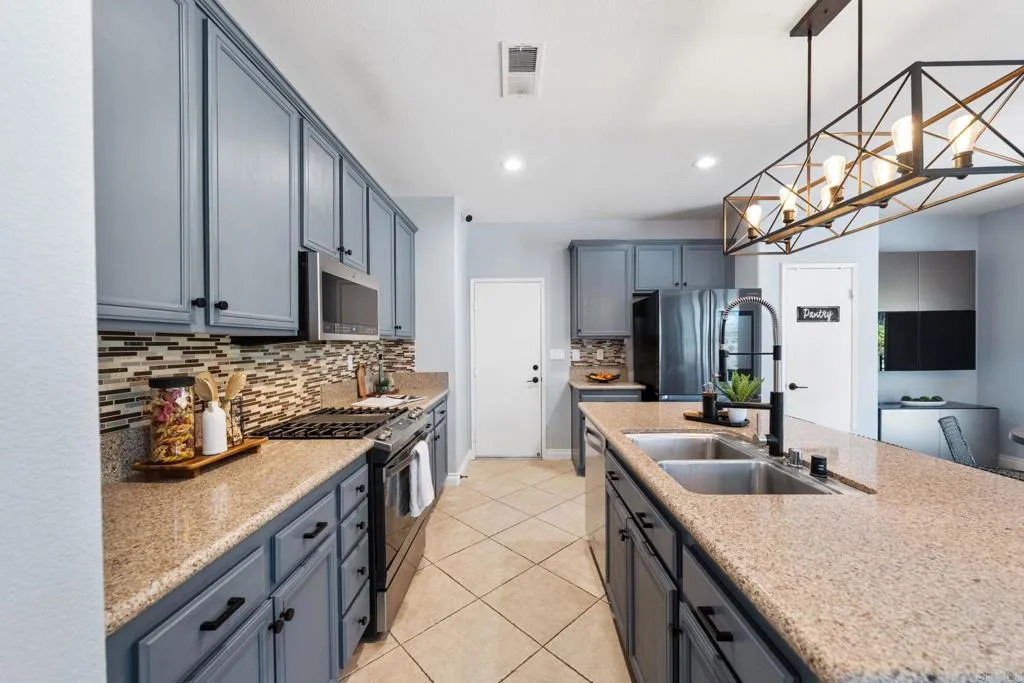 https://cdn.realtyfeed.com/cdn/127/306741589/648aa2f95c09416bede0d35255f46782.webp