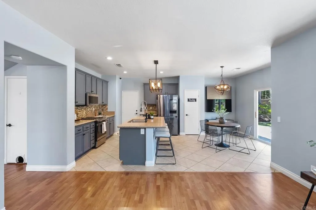 https://cdn.realtyfeed.com/cdn/127/306741589/78ea22887bfafc578a6d5c499f1e7d49.webp