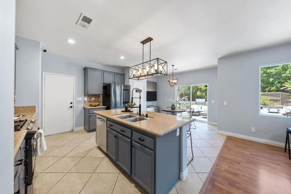 https://cdn.realtyfeed.com/cdn/127/306741589/ceaf53c512ef95b7080a020746286a09.webp