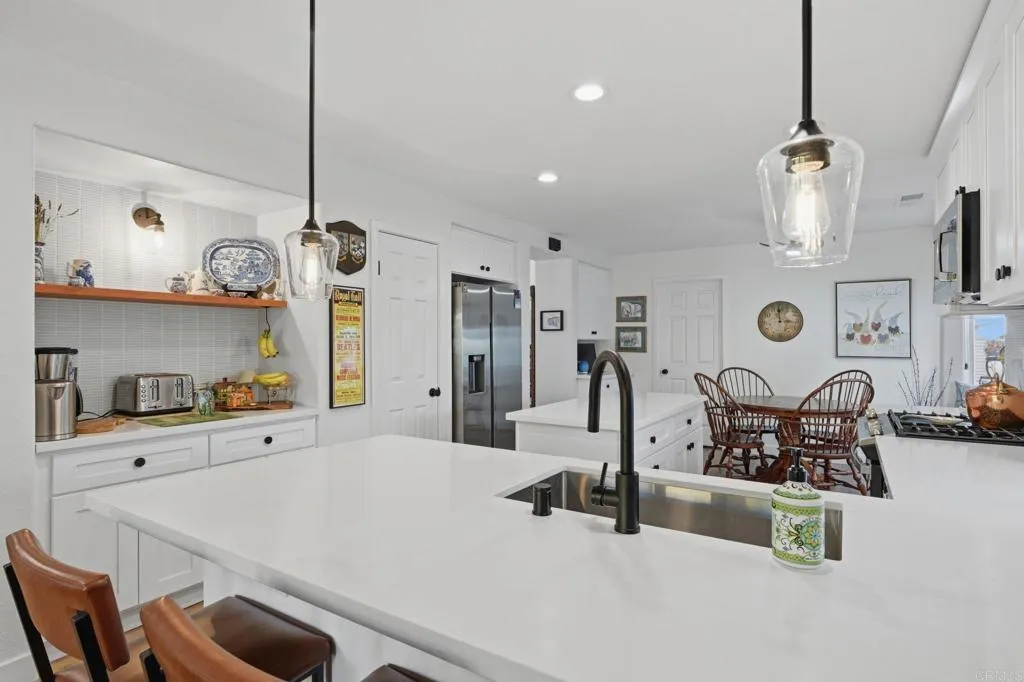 https://cdn.realtyfeed.com/cdn/127/306741596/185db70778eb03f2cdcc60bd499a1977.webp