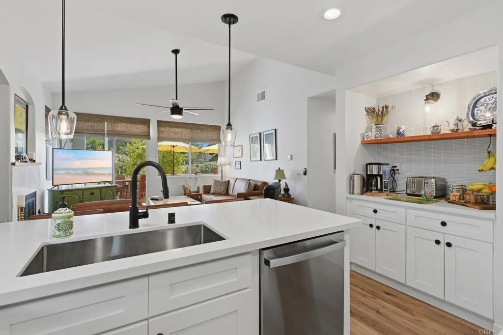 https://cdn.realtyfeed.com/cdn/127/306741596/90b2b140a58a5763e534726814cbf4db.webp
