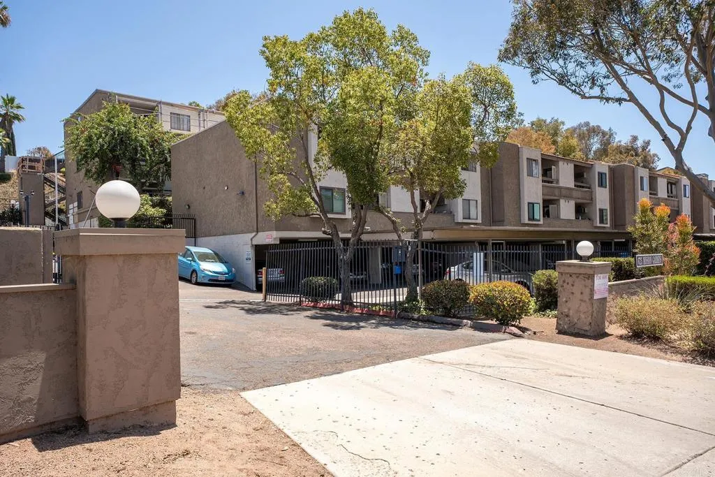 https://cdn.realtyfeed.com/cdn/127/306741723/a5b8b9bf6a64edf0b28b81cce0dc8251.webp