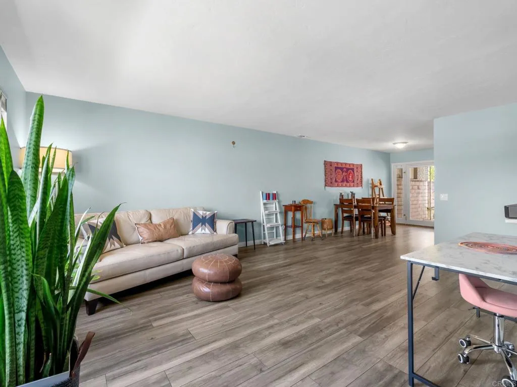 https://cdn.realtyfeed.com/cdn/127/306741755/26c8b7a5449ff52e183fca32b8e7a809.webp