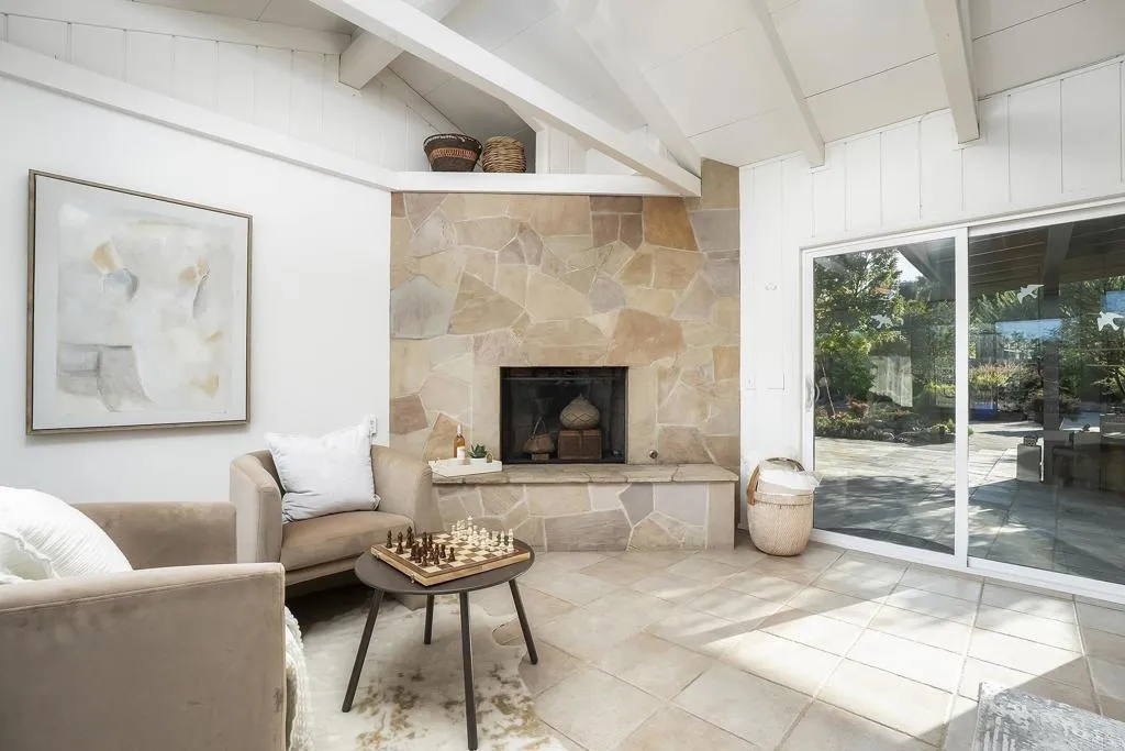 https://cdn.realtyfeed.com/cdn/127/306741832/06bf70be51b1185fa1ca4399231ef438.webp