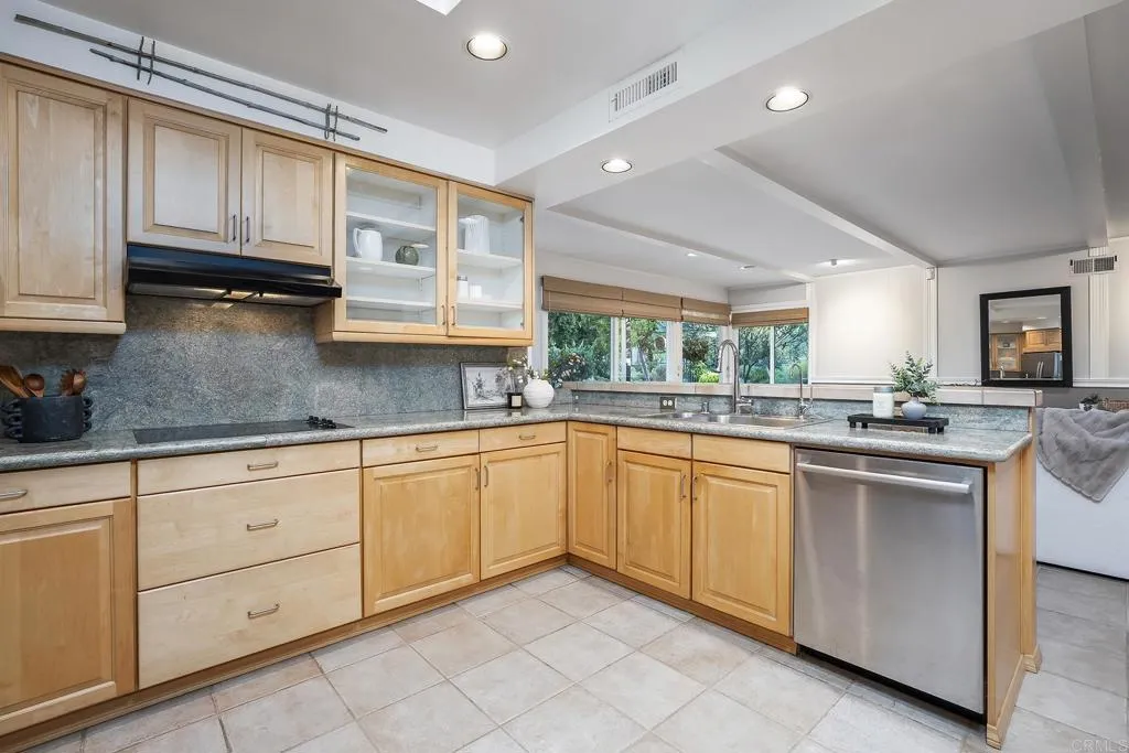 https://cdn.realtyfeed.com/cdn/127/306741832/a464555d9dc8adc3277ef76b4628ecf9.webp