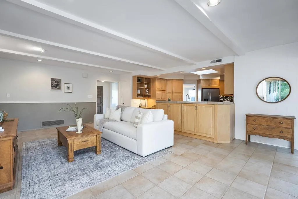 https://cdn.realtyfeed.com/cdn/127/306741832/db0a0c913b6b018bc3c88243c17dd52d.webp