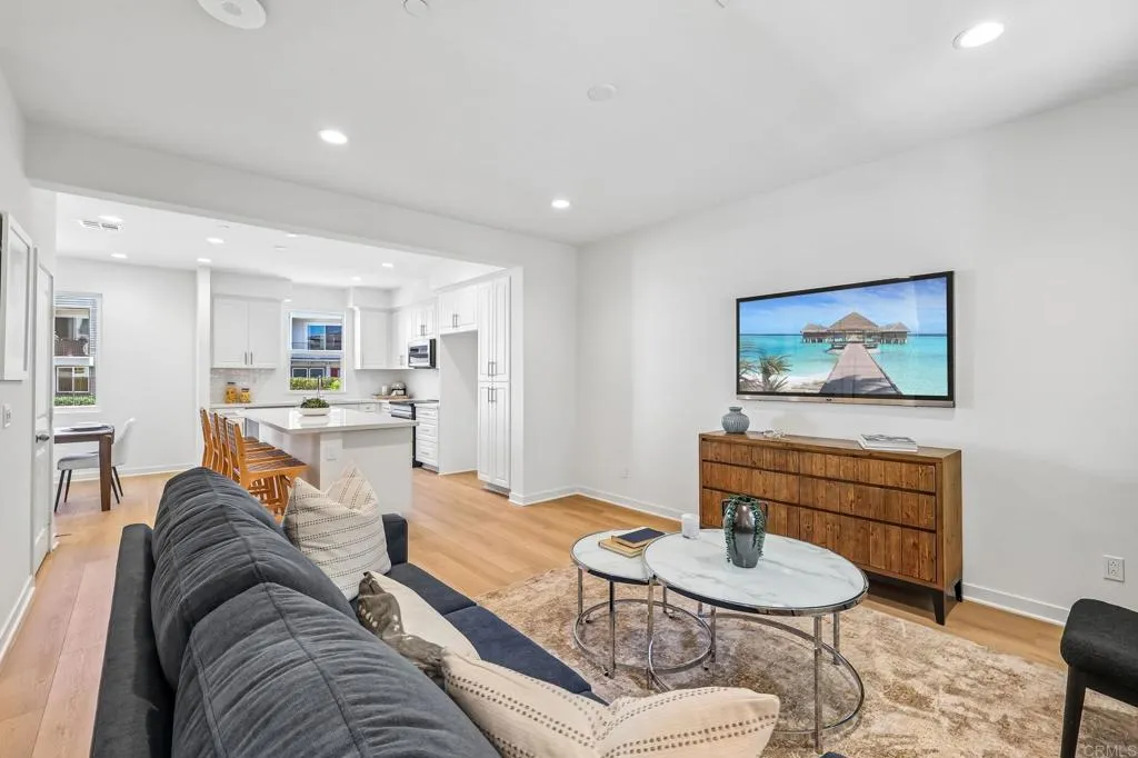https://cdn.realtyfeed.com/cdn/127/306741833/14fedd237f69653e0724fcff63eaa443.webp