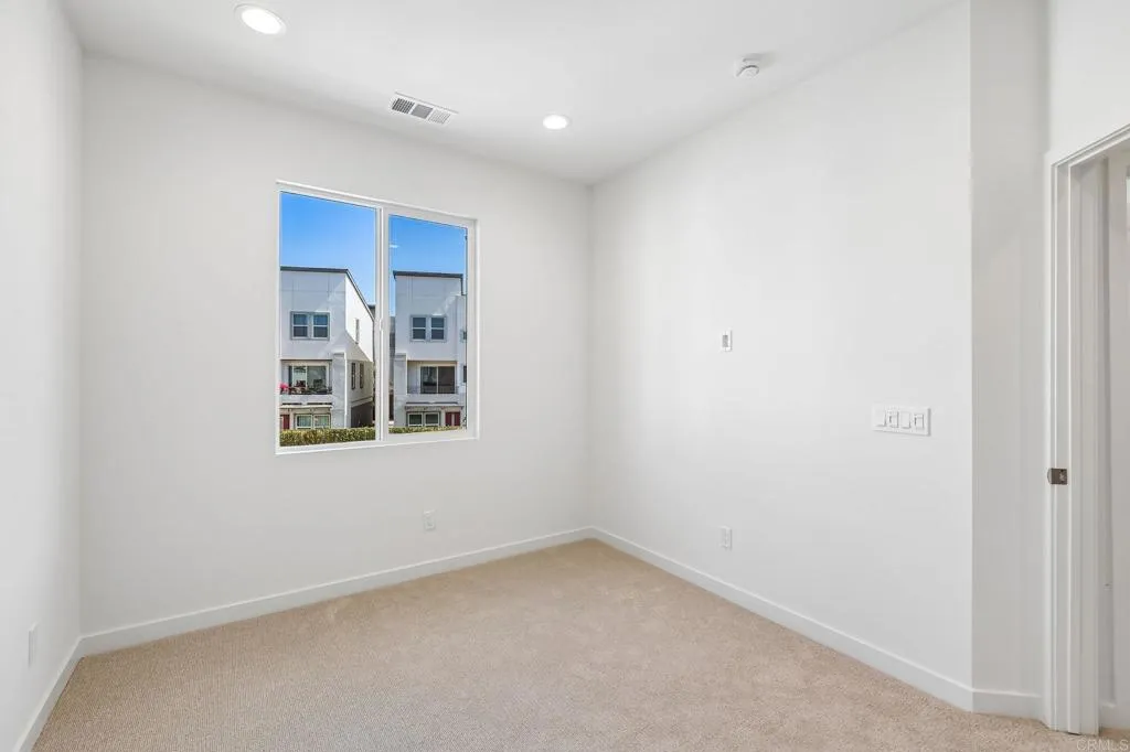 https://cdn.realtyfeed.com/cdn/127/306741833/4cc1921ae22fdb44b45c9d06046fd8eb.webp