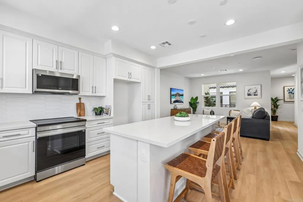 https://cdn.realtyfeed.com/cdn/127/306741833/4d7ea32ed323b2931689144f2f3ba833.webp